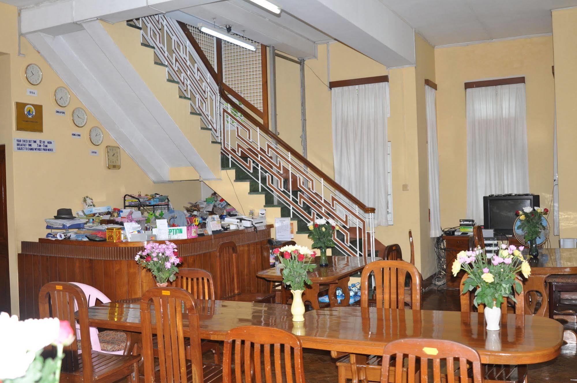 Golden Guest Inn Yangon Exterior foto