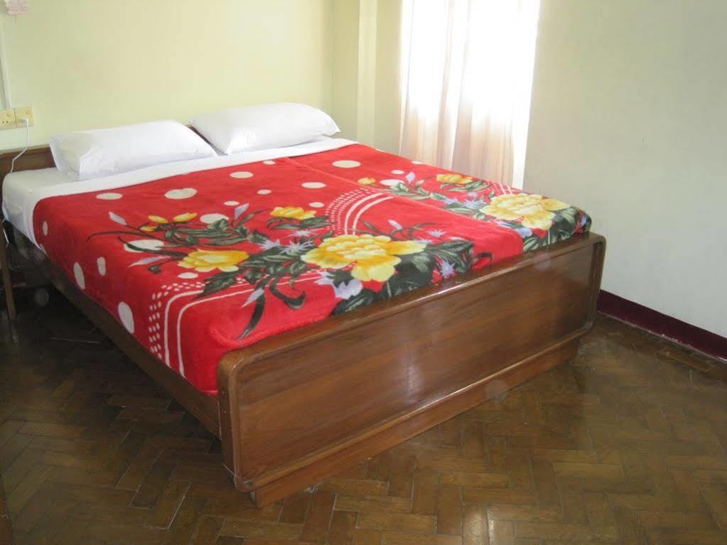 Golden Guest Inn Yangon Exterior foto