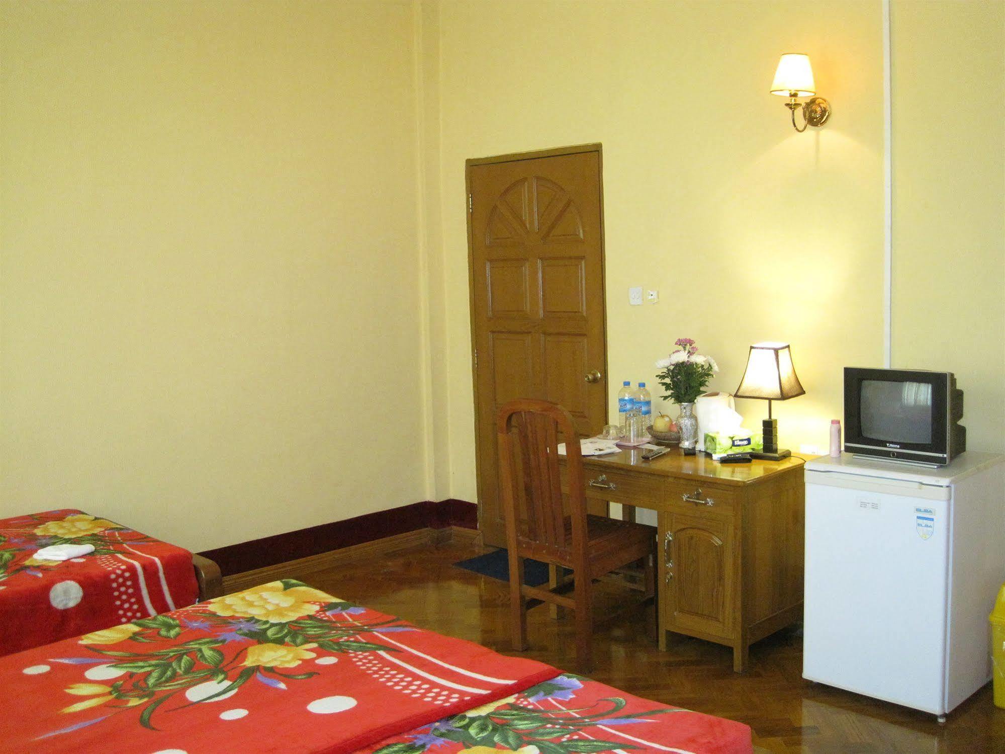Golden Guest Inn Yangon Exterior foto