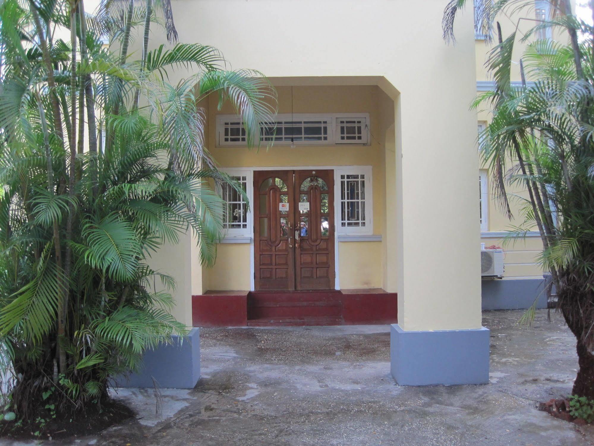 Golden Guest Inn Yangon Exterior foto