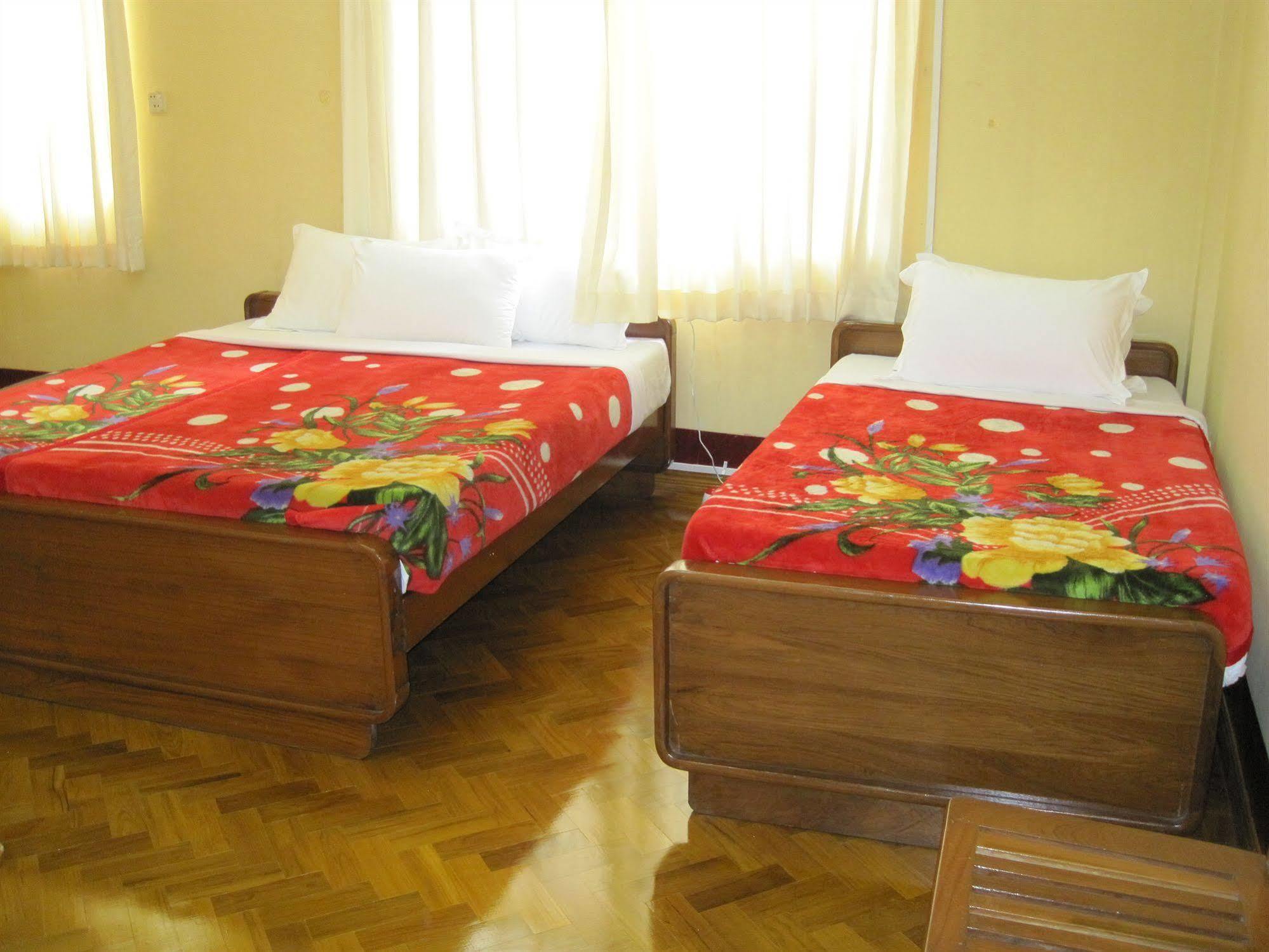 Golden Guest Inn Yangon Exterior foto