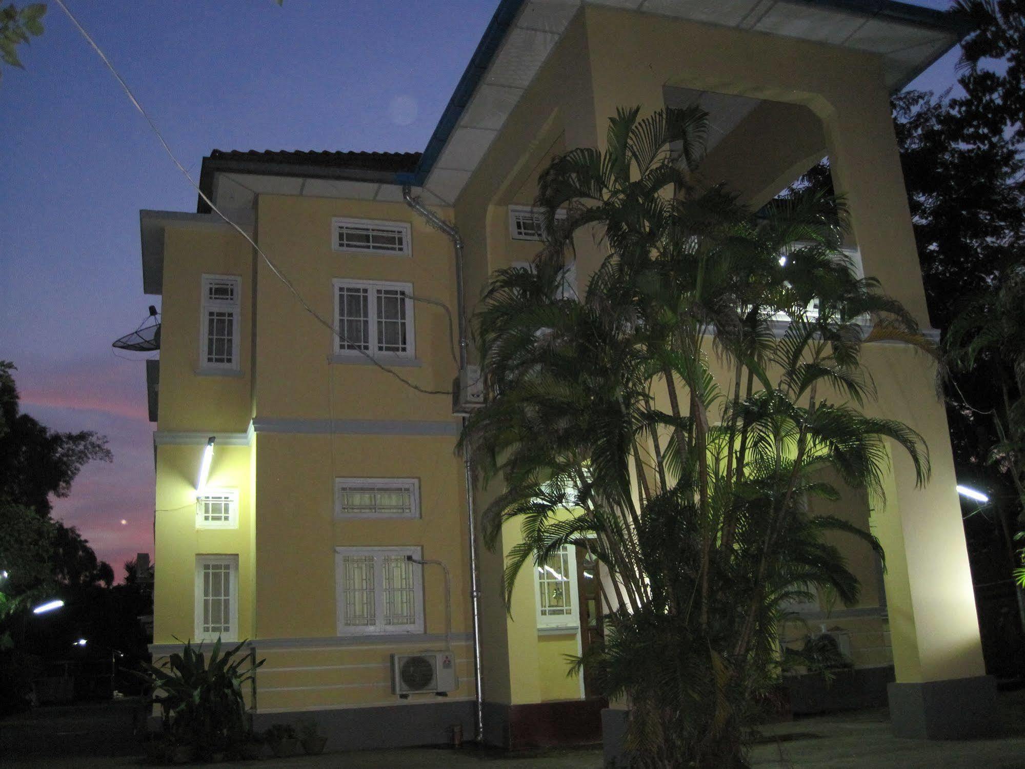 Golden Guest Inn Yangon Exterior foto